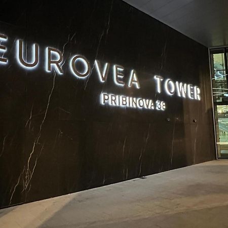 Nikas Eurovea Apartments - Free Parking 브라티슬라바 외부 사진