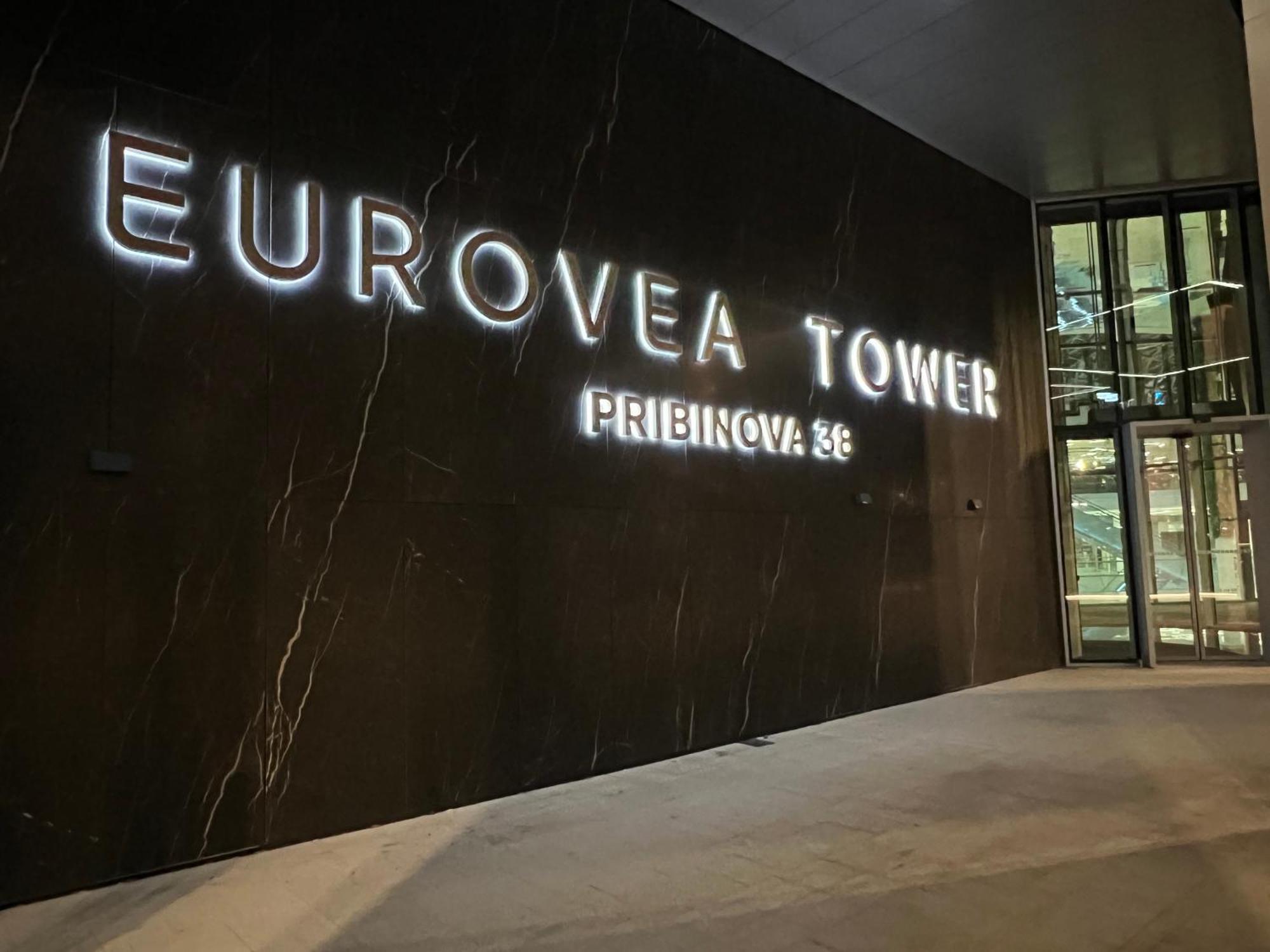 Nikas Eurovea Apartments - Free Parking 브라티슬라바 외부 사진