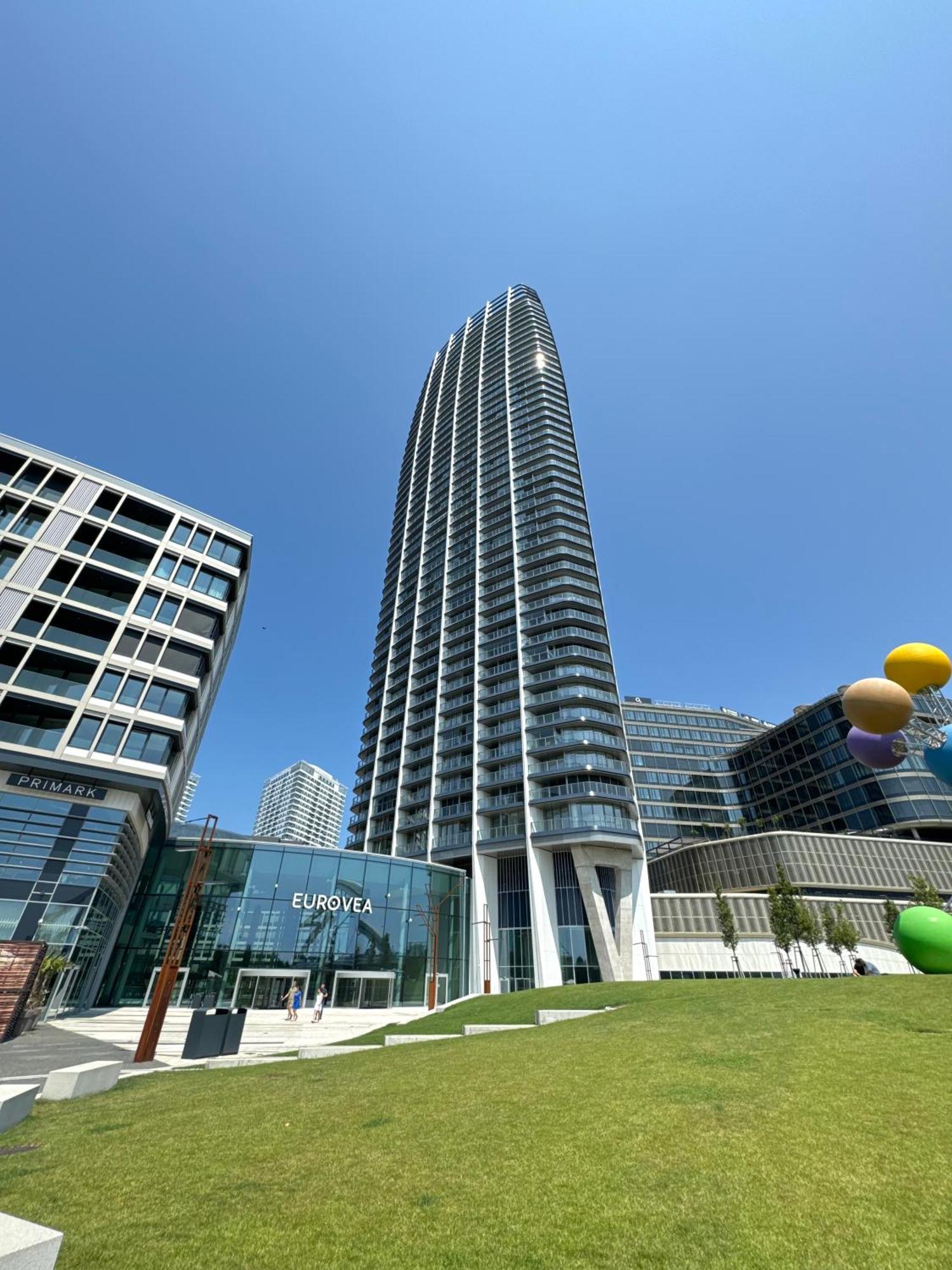 Nikas Eurovea Apartments - Free Parking 브라티슬라바 외부 사진